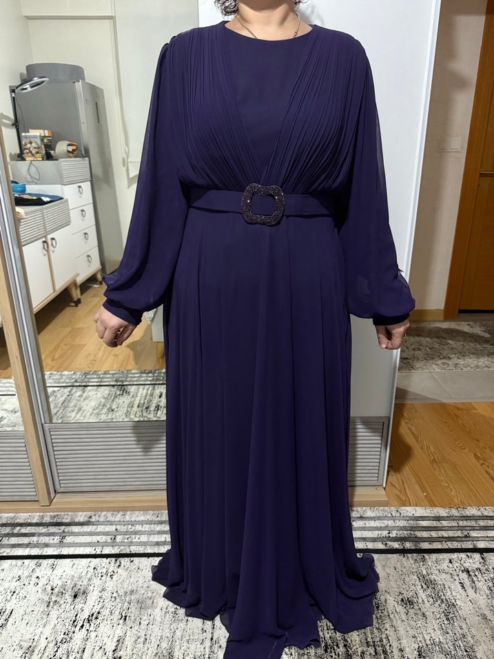 Mor Drapeli Kemerli Tesettür Büyük Beden Abiye Elbise - Görsel 4