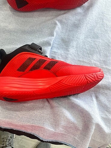 34 Beden kırmızı Renk Adidas çocuk ayakkabı hiç kullanılmamış