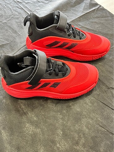 34 Beden Adidas çocuk ayakkabı hiç kullanılmamış