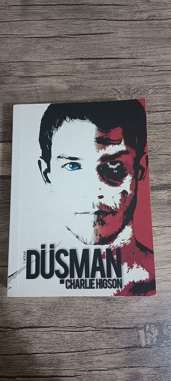 Düşman, Charlie Higson