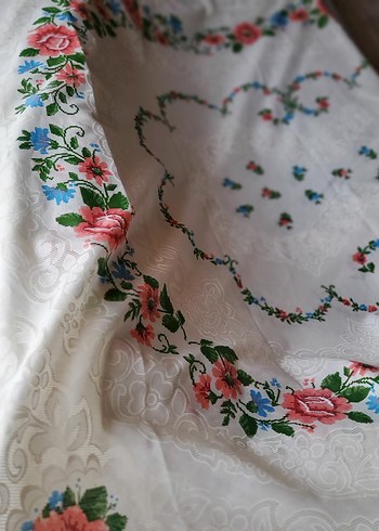 Nakışlı Beyaz Masa Örtüsü - Görsel 4