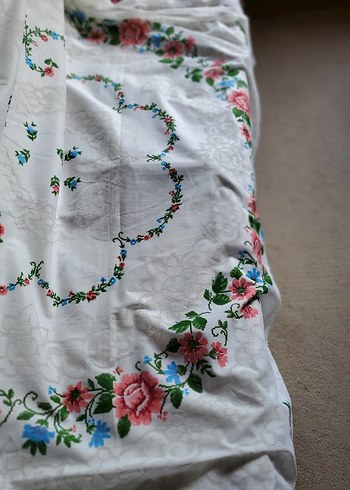 Nakışlı Beyaz Masa Örtüsü - Görsel 2