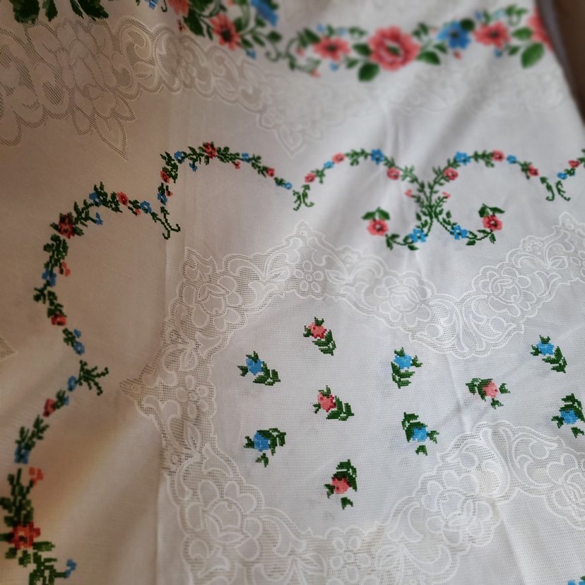 Nakışlı Beyaz Masa Örtüsü - Görsel 3