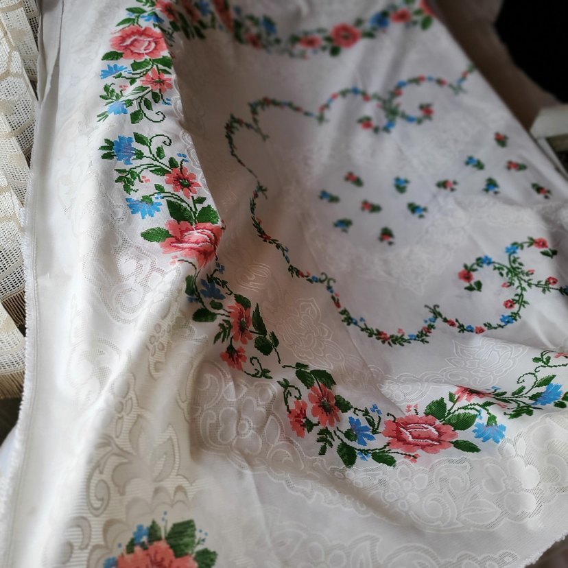 Nakışlı Beyaz Masa Örtüsü - Görsel 4