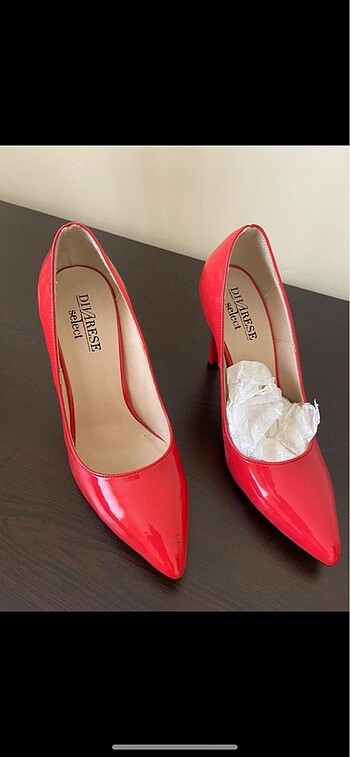 Divarese Rugan narçiçeği stiletto
