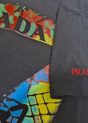 Prada Siyah Baskılı Prada Tişört
