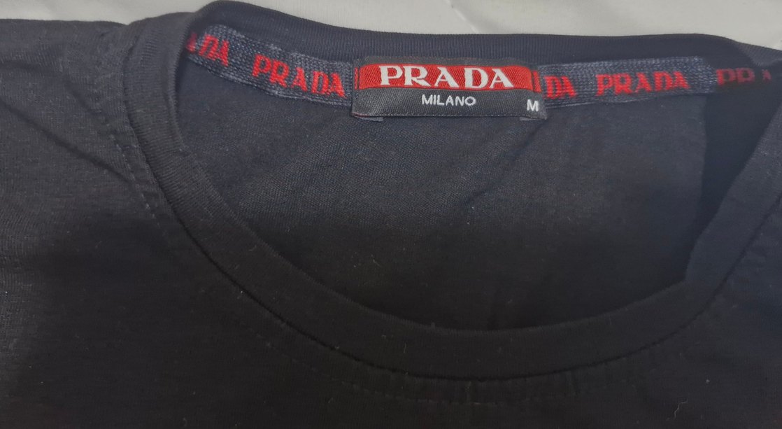 Siyah Baskılı Prada  Tişört - Görsel 3