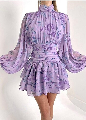 Şifon Çiçekli Sırt Detaylı Kısa Mor Elbise 