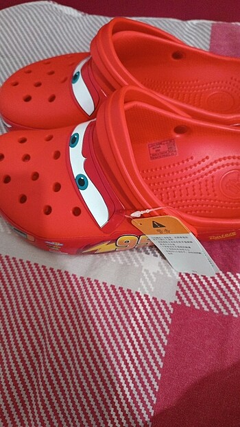 40 Beden kırmızı Renk şimşek McQueen crocs