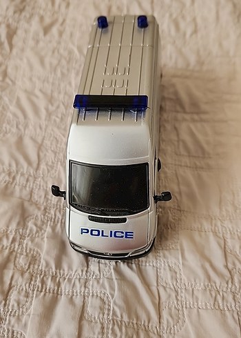 Beyaz ve Gri Polis Oyuncak Araba