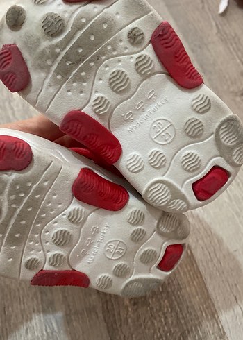 Kız Çocuk Kırmızı Cırtlı Terlik - Görsel 2