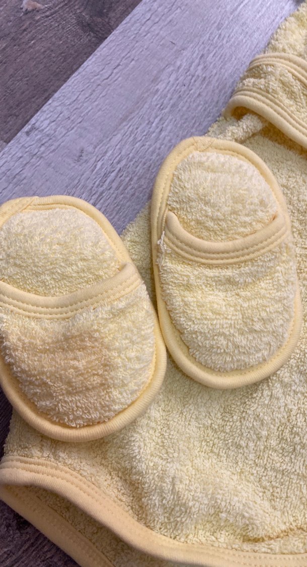 Sarı Kapüşonlu Erkek Çocuk Bornozu ve Terlik Seti - Görsel 2