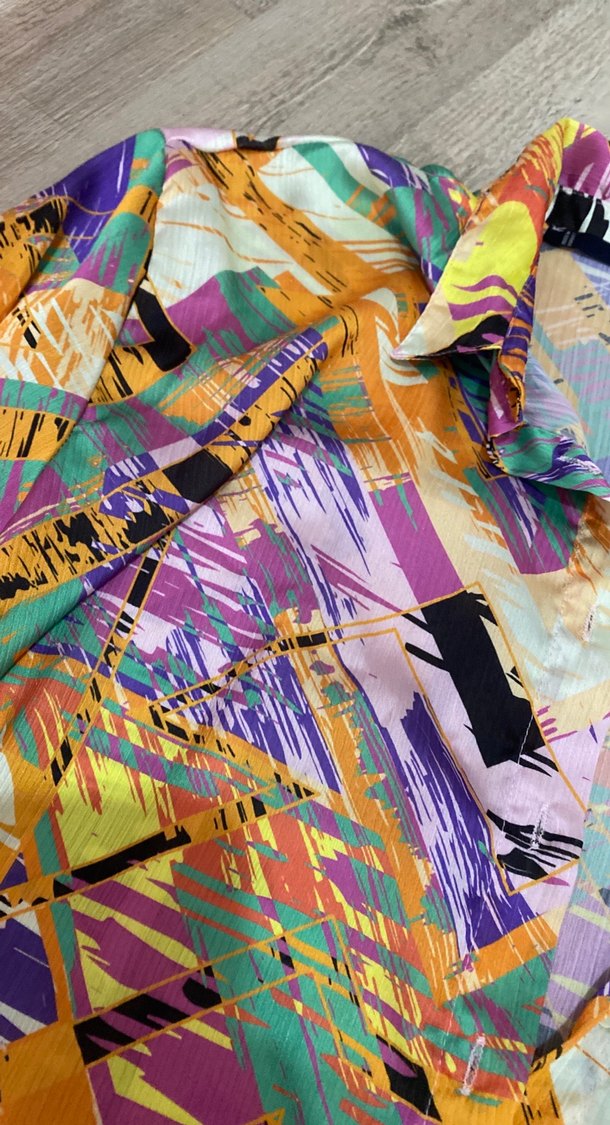 Renkli Desenli V Yakalı Kadın Gömlek - Görsel 3