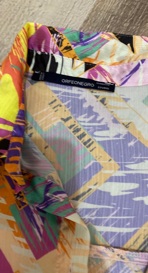 Renkli Desenli V Yakalı Kadın Gömlek - Görsel 2