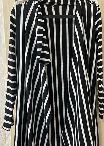 Uzun Kollu Siyah Beyaz Çizgili Kadın Sabahlık - Görsel 4