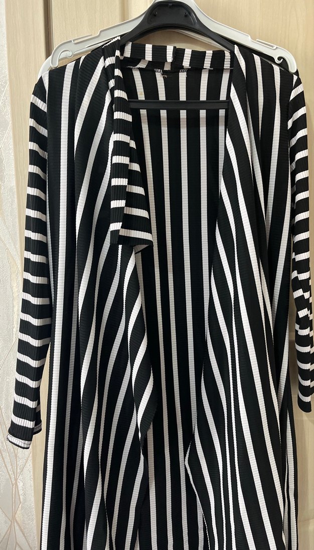 Uzun Kollu Siyah Beyaz Çizgili Kadın Sabahlık - Görsel 4