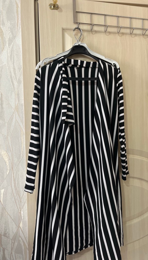 Uzun Kollu Siyah Beyaz Çizgili Kadın Sabahlık - Görsel 2