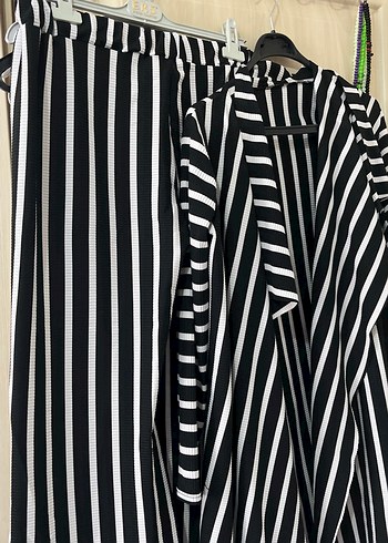 Kadın Siyah Beyaz Çizgili Pilili Kumaş Pantolon - Görsel 8