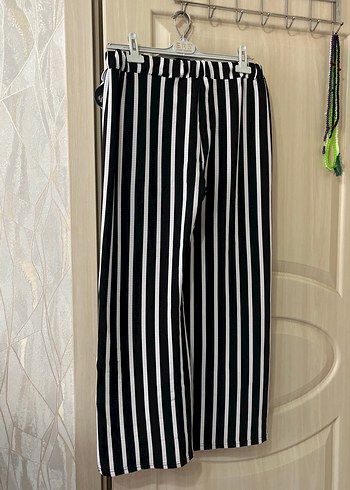 Kadın Siyah Beyaz Çizgili Pilili Kumaş Pantolon - Görsel 5