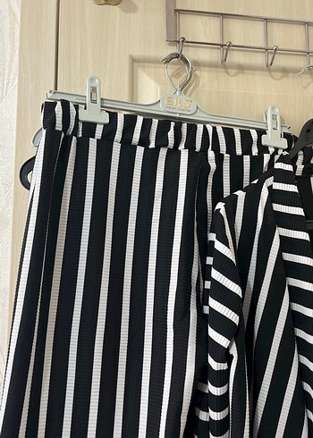 Kadın Siyah Beyaz Çizgili Pilili Kumaş Pantolon - Görsel 7