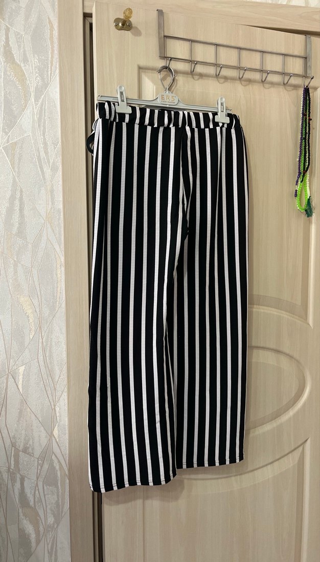 Kadın Siyah Beyaz Çizgili Pilili Kumaş Pantolon - Görsel 5