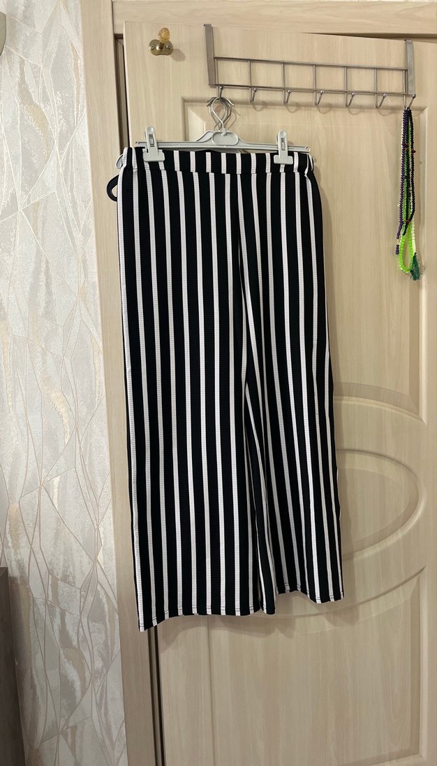 Kadın Siyah Beyaz Çizgili Pilili Kumaş Pantolon - Görsel 4