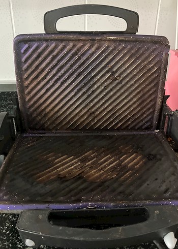 Parlak Siyah Tost ve Sandviç Makinesi - Görsel 2