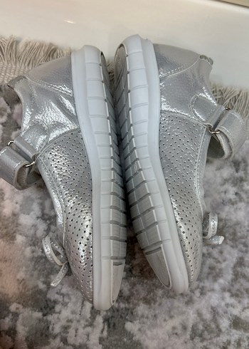 Kız Çocuk Gri Velcro Bantlı Babet - Görsel 3