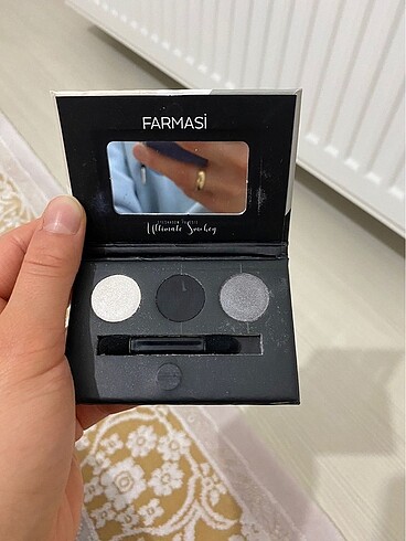 Farmasi far paleti
