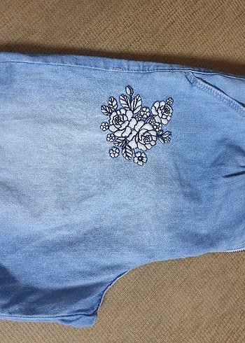 Nakışlı Düğmeli Çocuk Denim Şort - Görsel 2