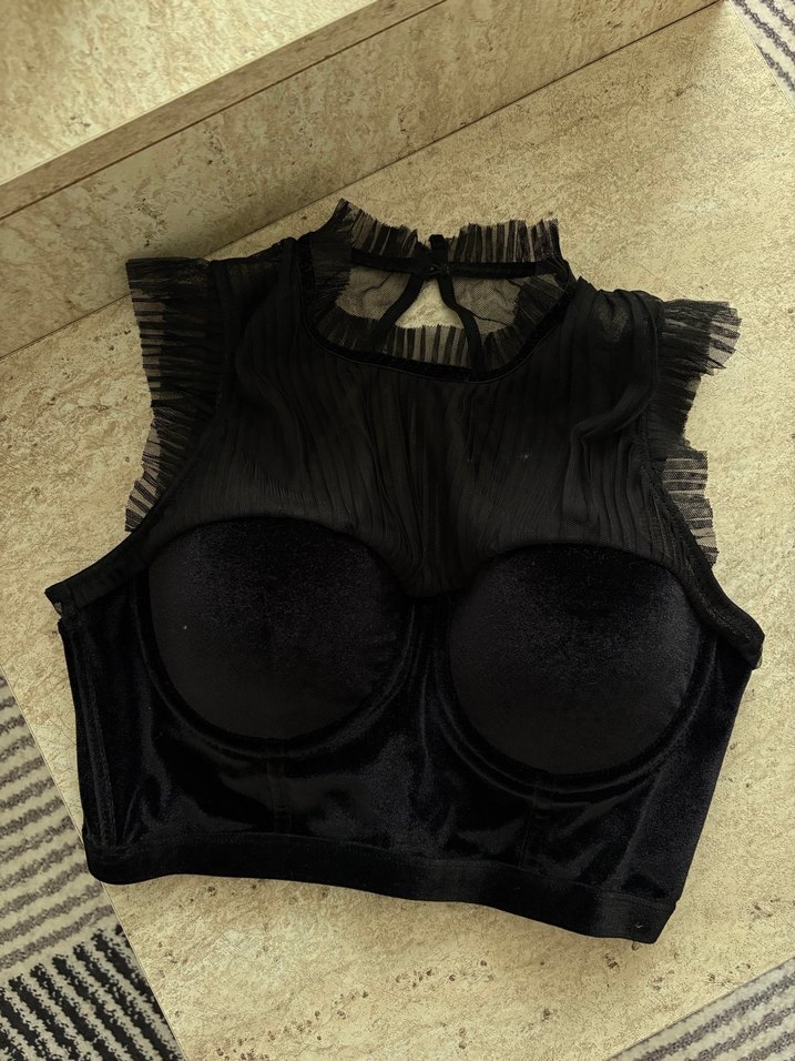 Siyah Gotik Yüksek Yakalı Fırfırlı Büstiyer - Görsel 2