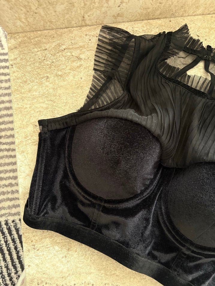 Siyah Gotik Yüksek Yakalı Fırfırlı Büstiyer - Görsel 3