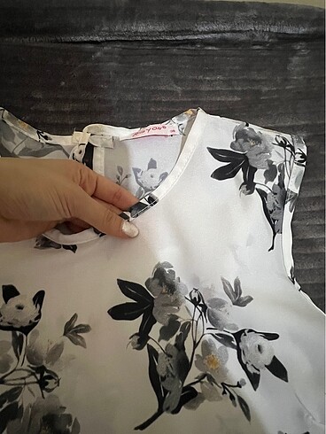 Sıfır Kollu Bluz - Görsel 6