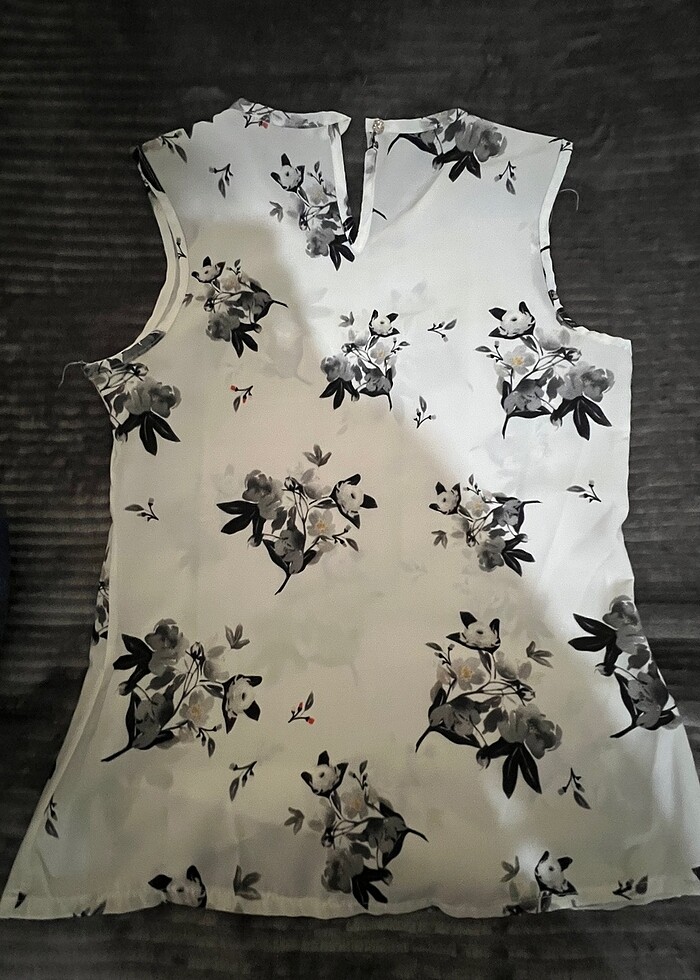 Sıfır Kollu Bluz - Görsel 4