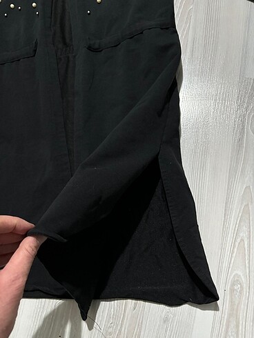 l Beden İnci Detaylı Kapşonlu Uzun Ceket