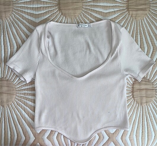 Beyaz rengi crop
