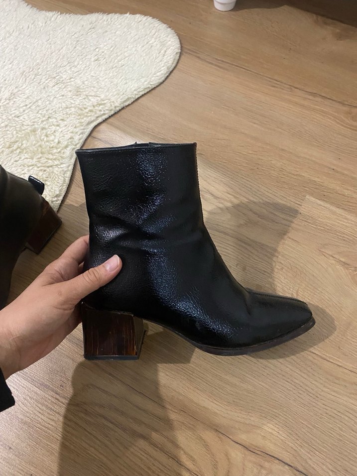 Siyah Deri Topuklu Bot - Görsel 2