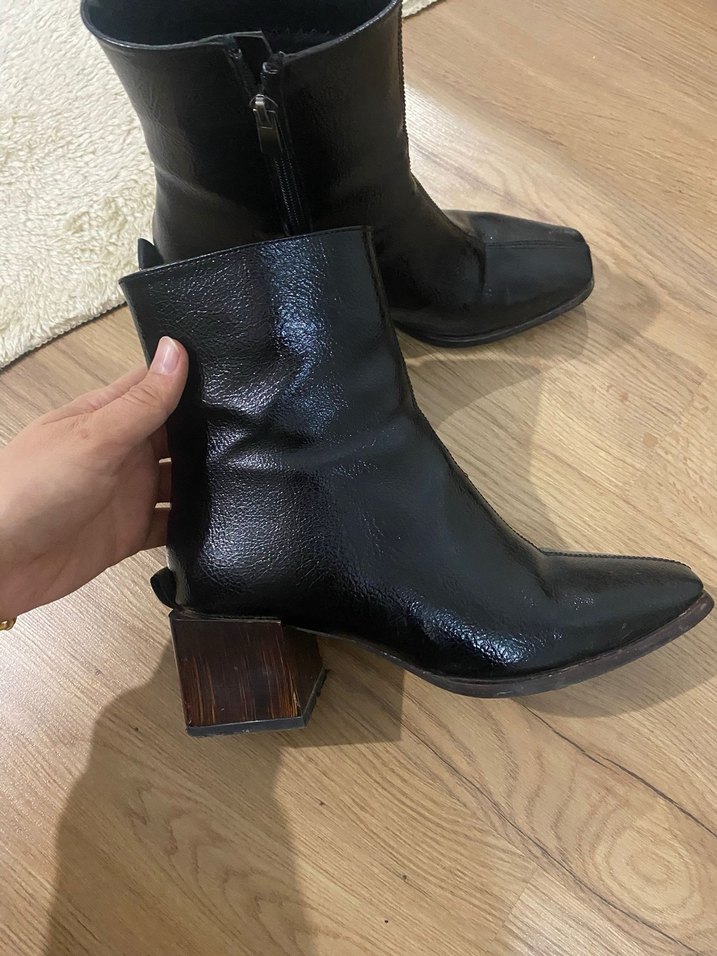 Siyah Deri Topuklu Bot - Görsel 3