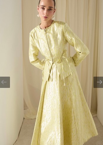 Sarı Parlak Pileli Uzun Etekli Takım - Görsel 2