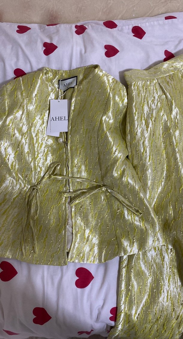 Sarı Parlak Pileli Uzun Etekli Takım - Görsel 5