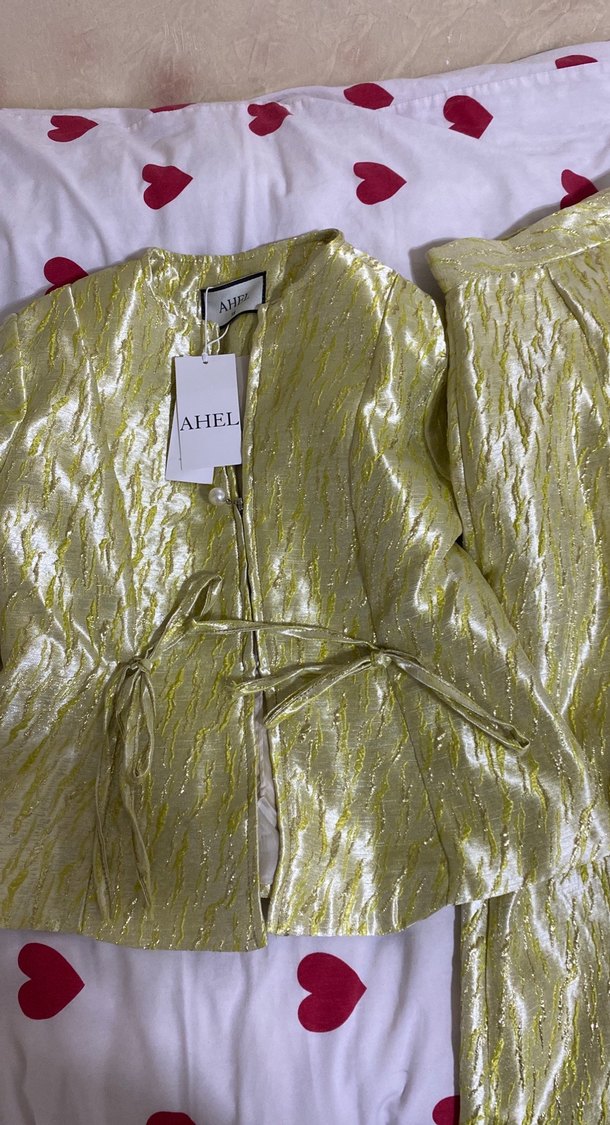 Sarı Parlak Pileli Uzun Etekli Takım - Görsel 4