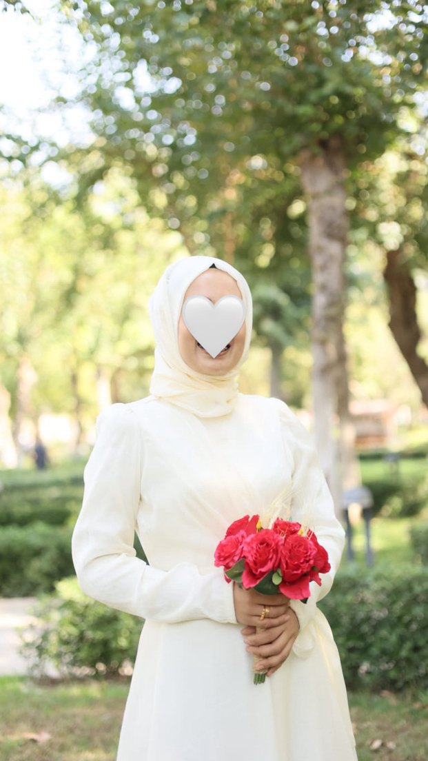 Beyaz Uzun Kollu Yüksek Yakalı Tesettür Elbise - Görsel 2