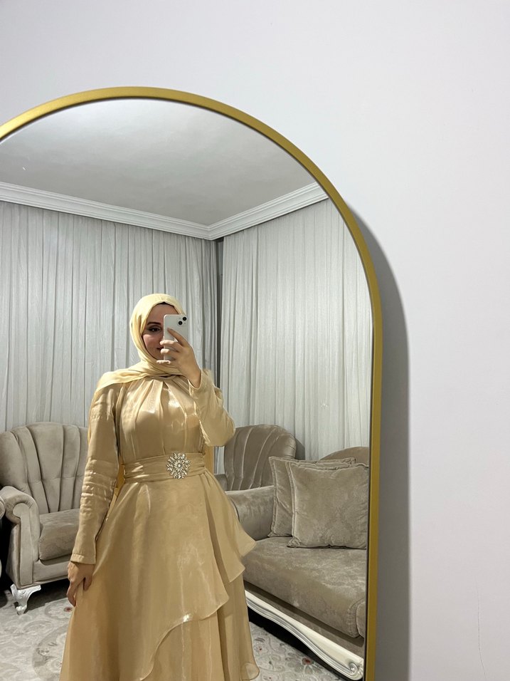 Bej Drapeli Yüksek Yakalı Uzun Kadın Elbise - Görsel 5