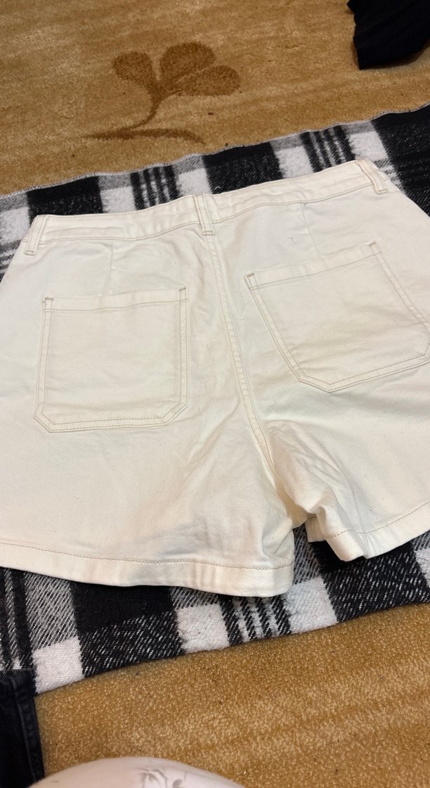 Beyaz Pamuklu Salaş Mini Şort - Görsel 3