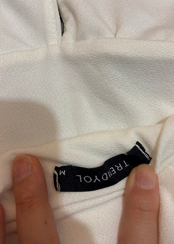 Beyaz V Yaka Kadın Atlet - Görsel 3