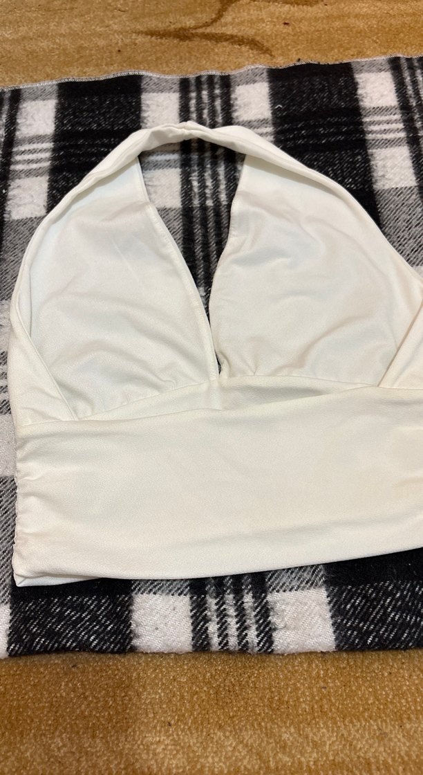 Beyaz V Yaka Kadın Atlet - Görsel 2