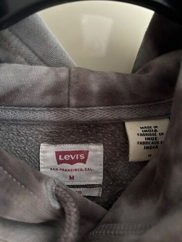 m Beden LEVI?S SWEATSHİRT