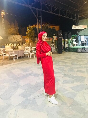 Kırmızı abiye elbise