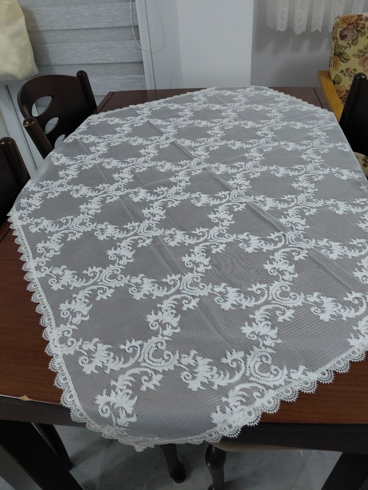 Beyaz Nakışlı Masa Örtüsü - Görsel 2