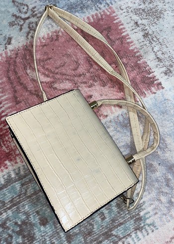 Beyaz Yılan Desenli Tokalı Kadın Çanta - Görsel 2